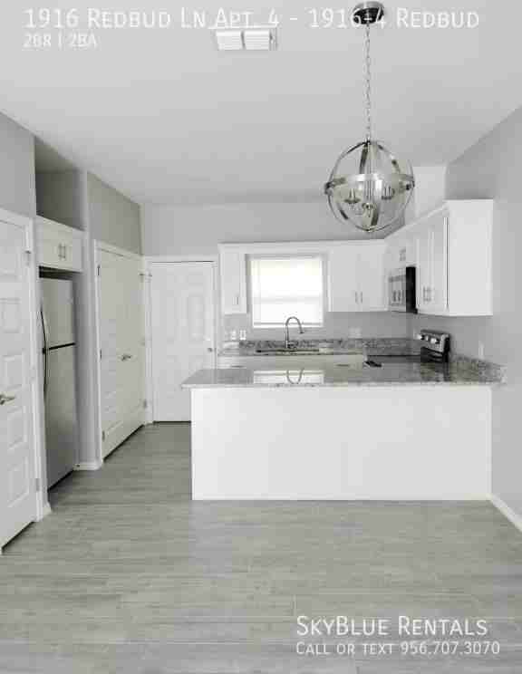 1916 Redbud Ln Unit 4 - Photo 3 of 19