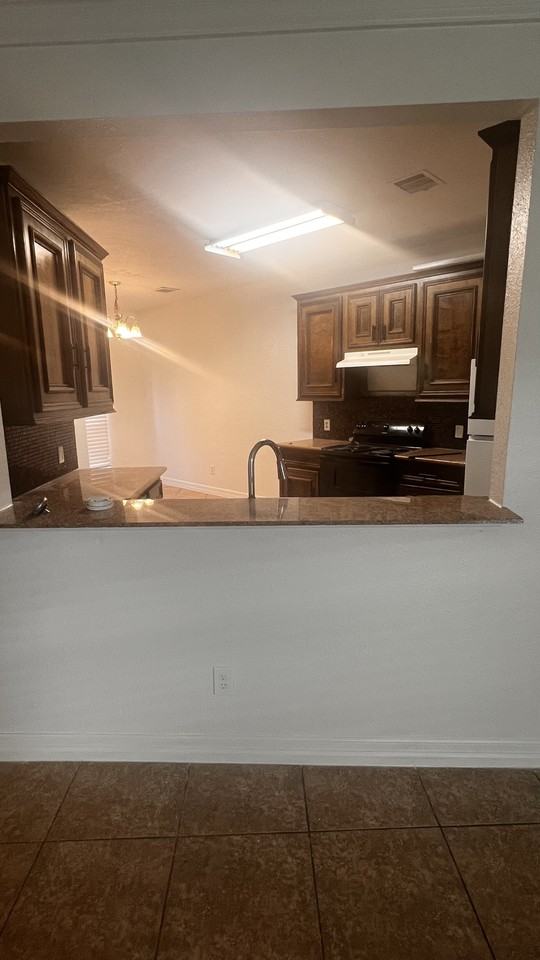5012 Higgins St #B - Photo 6 of 18