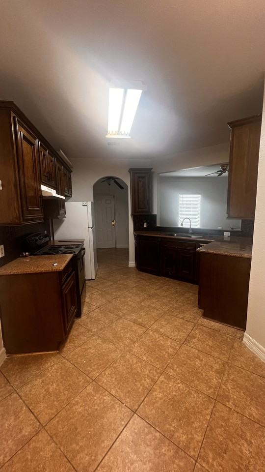 5012 Higgins St #B - Photo 7 of 18