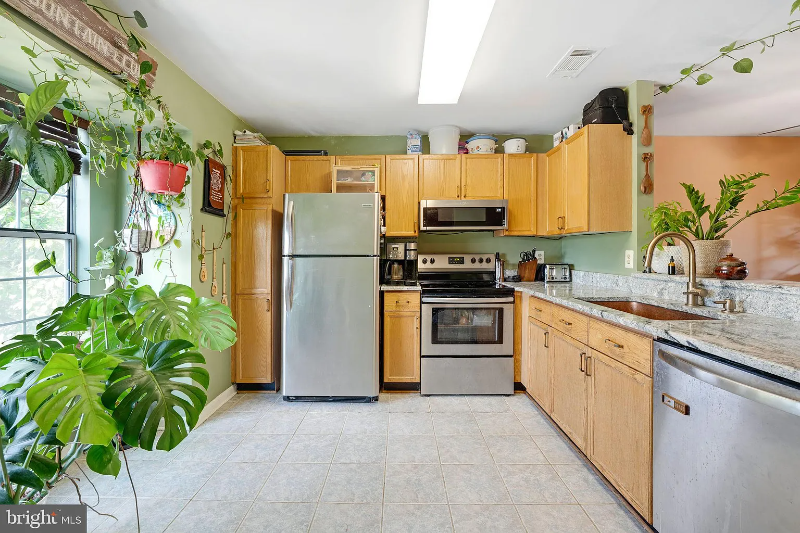 10933 Postern Ct - Photo 4 of 17