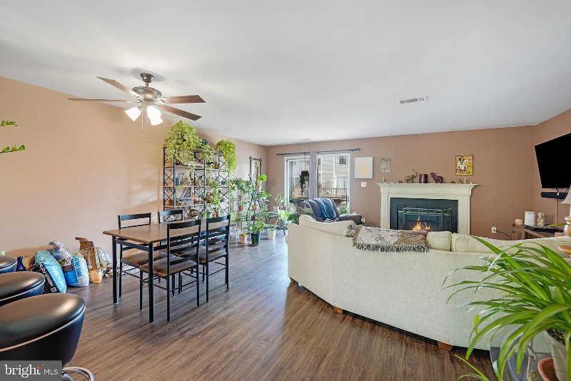 10933 Postern Ct - Photo 6 of 17