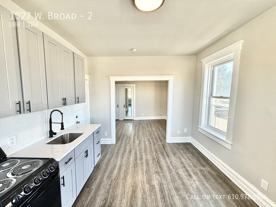 1027 W Broad St #2 - Photo 3 of 7