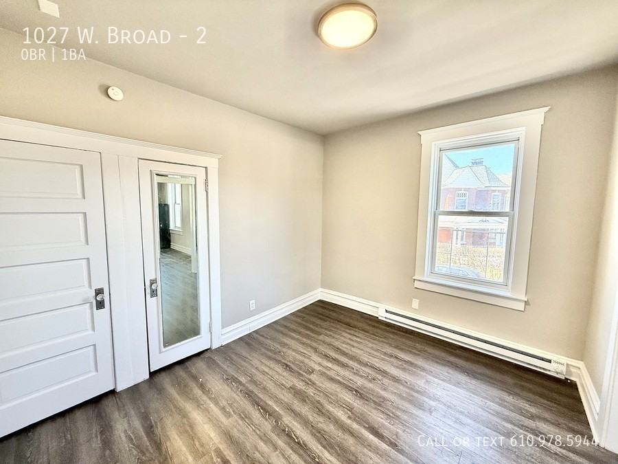 1027 W Broad St #2 - Photo 4 of 7