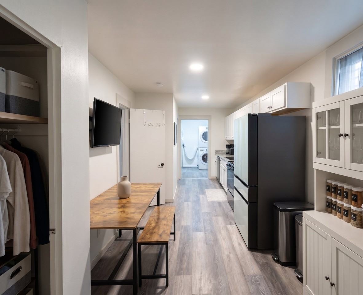 716 Helen St #1 - Photo 2 of 7