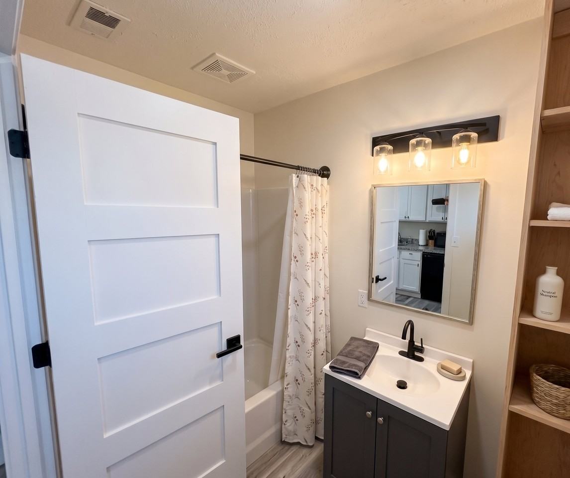 716 Helen St #1 - Photo 3 of 7