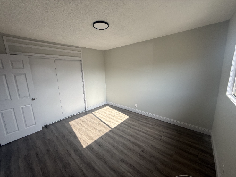 1122 W 94th St #3 - Photo 6 of 11