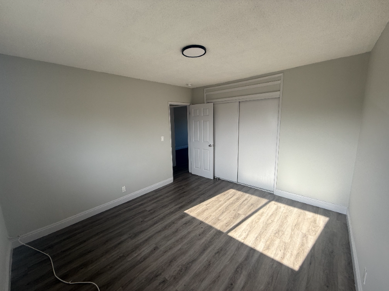 1122 W 94th St #3 - Photo 7 of 11