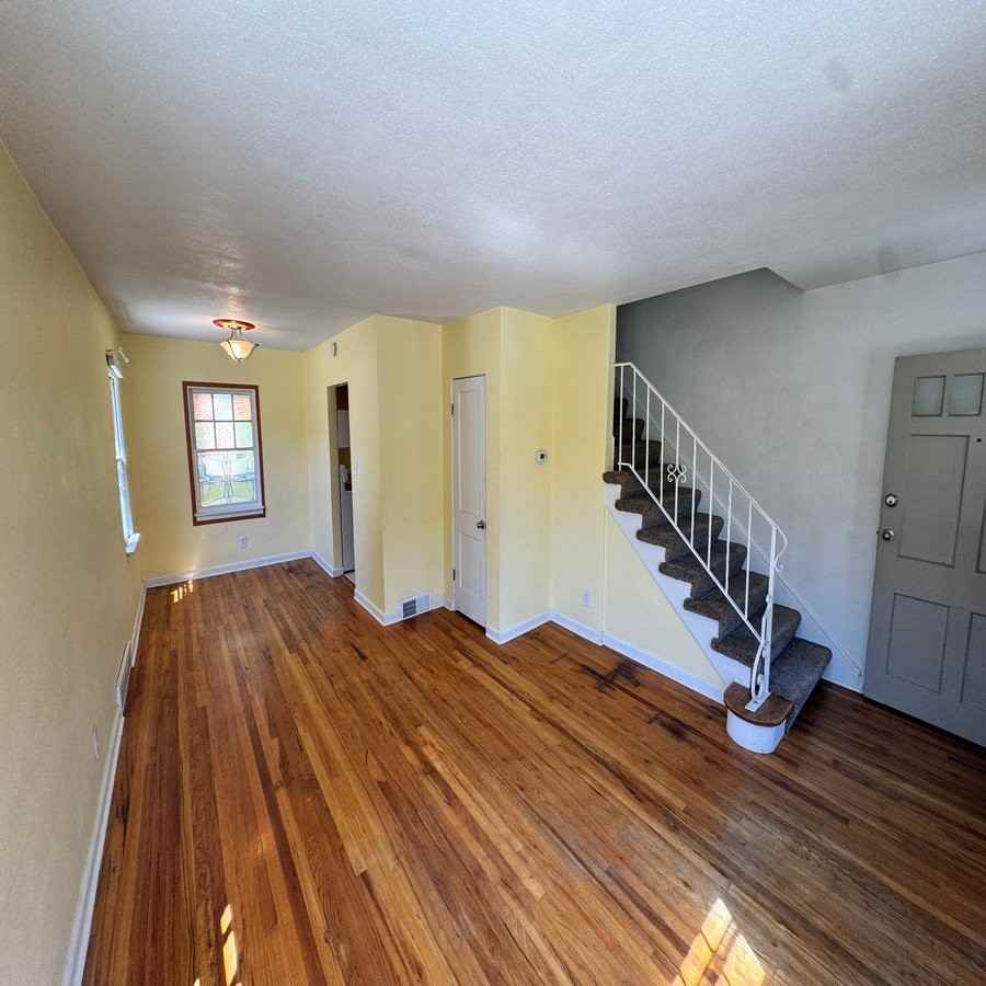 618 45th St - Photo 2 of 15