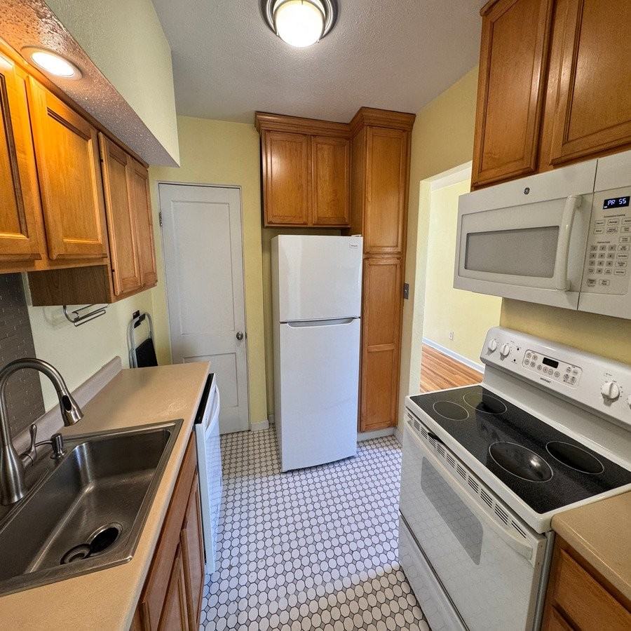 618 45th St - Photo 6 of 15