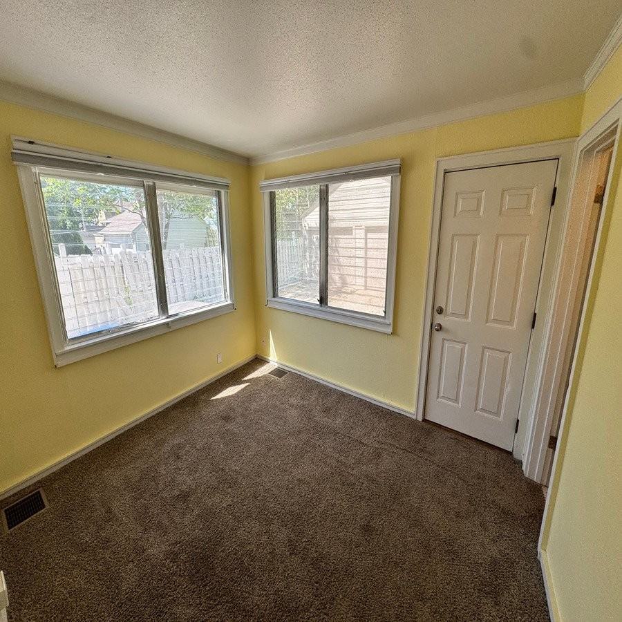 618 45th St - Photo 7 of 15