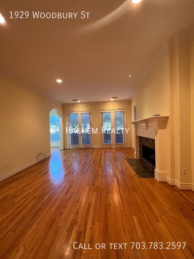 1929 Woodbury St - Photo 3 of 19