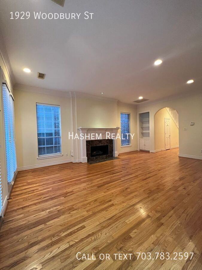 1929 Woodbury St - Photo 4 of 19