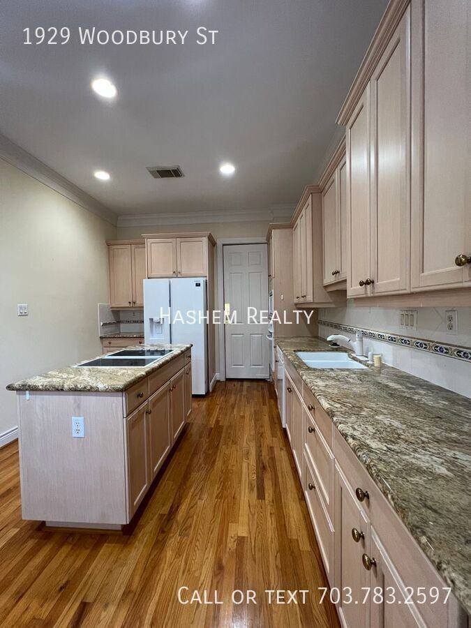 1929 Woodbury St - Photo 5 of 19