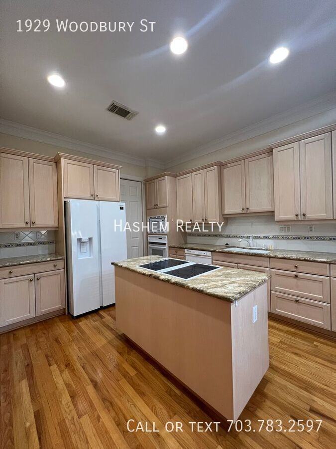 1929 Woodbury St - Photo 6 of 19