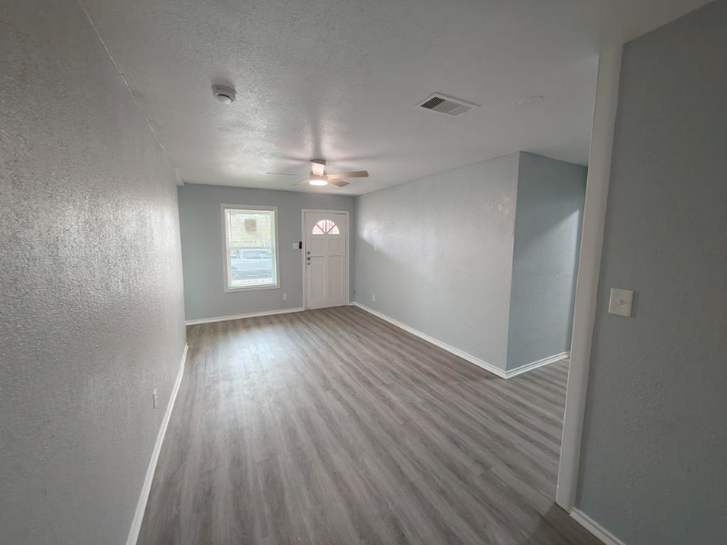 202 Margaret Lee St - Photo 3 of 11