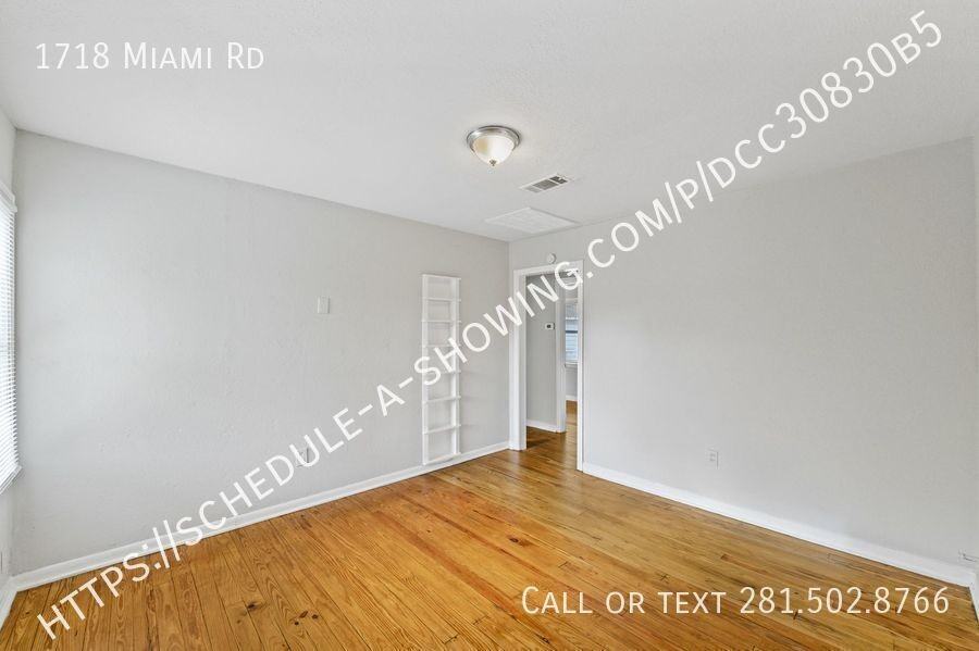 1718 Miami Rd - Photo 3 of 17