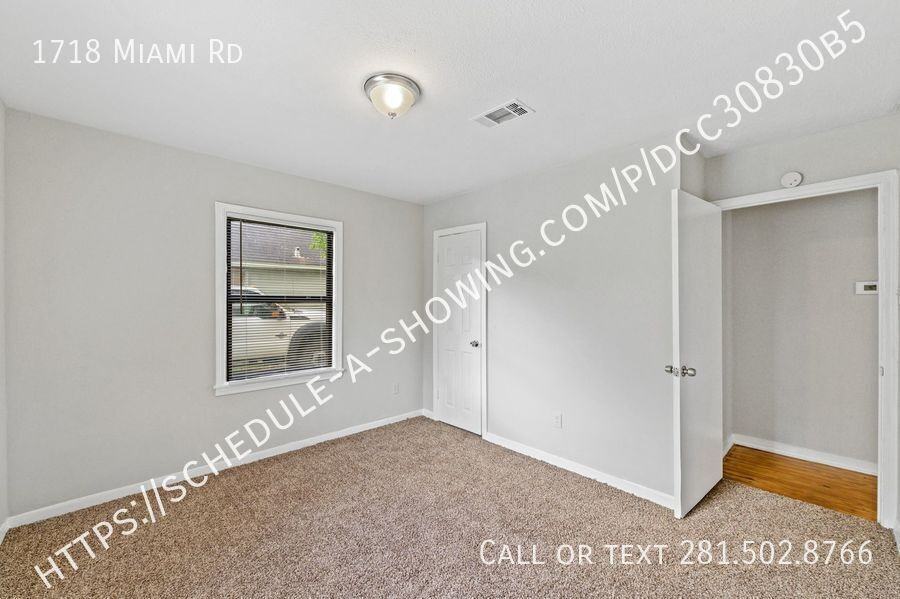 1718 Miami Rd - Photo 5 of 17