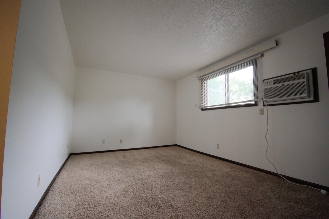 803 8th St N #4 - Photo 4 of 7