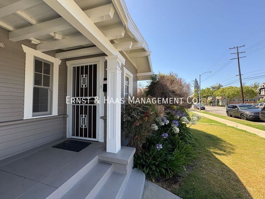 926 Newport Ave - Photo 2 of 21