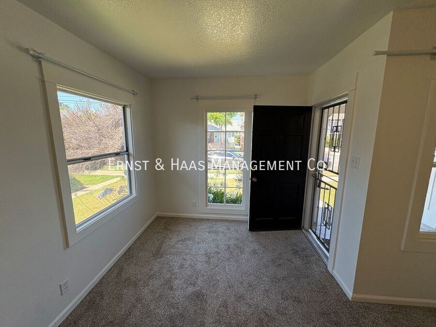 926 Newport Ave - Photo 3 of 21