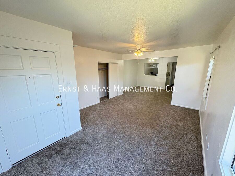 926 Newport Ave - Photo 4 of 21