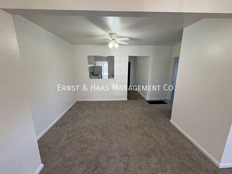 926 Newport Ave - Photo 5 of 21