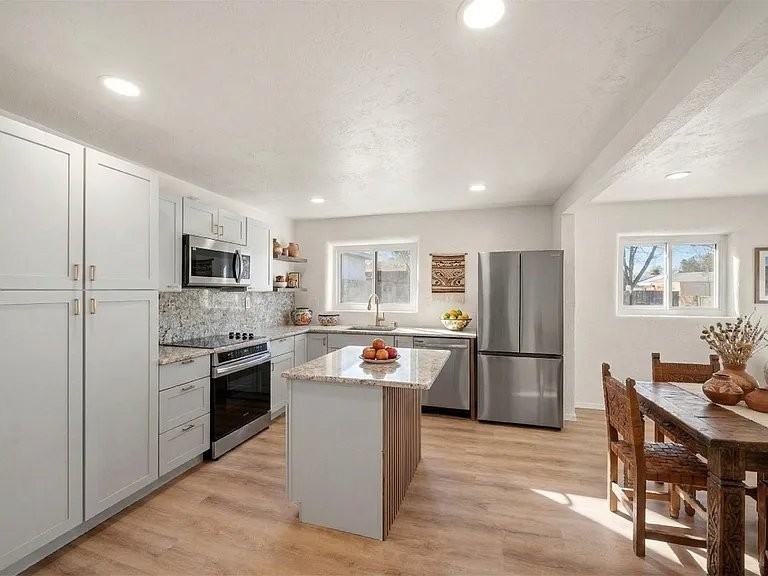 1619 Brae St - Photo 2 of 8