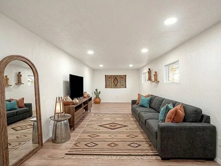 1619 Brae St - Photo 3 of 8