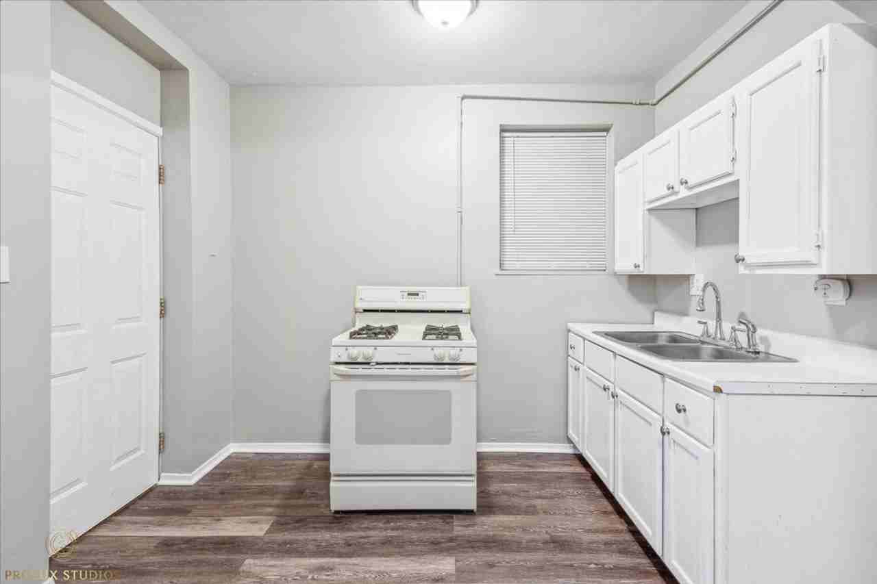 5041 W 18th St #8 - Photo 4 of 6