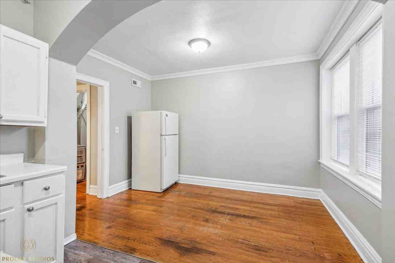 5041 W 18th St #8 - Photo 5 of 6
