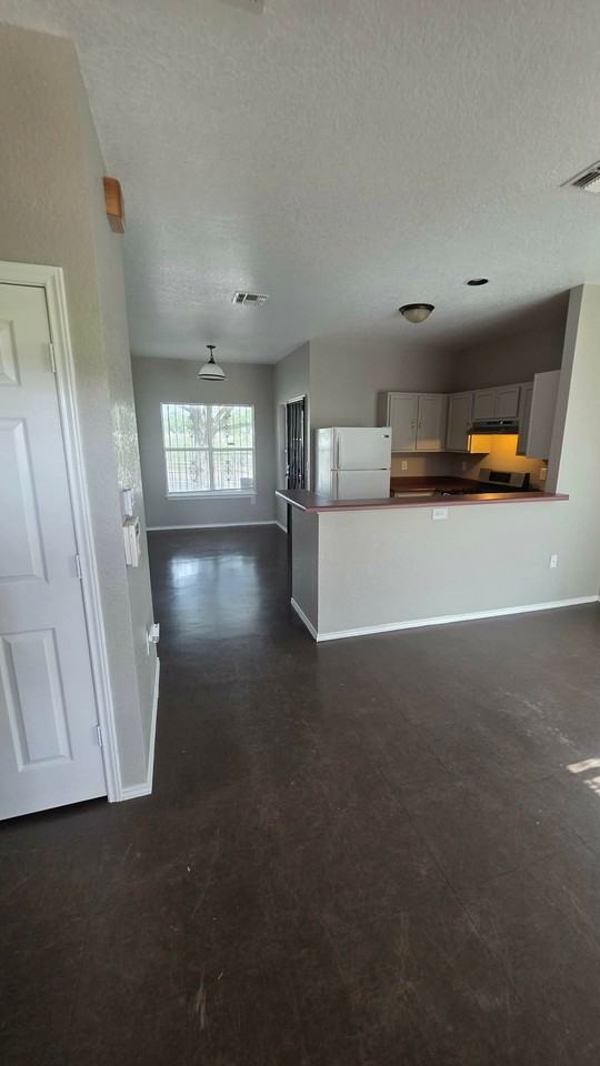 602 Chihuahua St - Photo 3 of 13