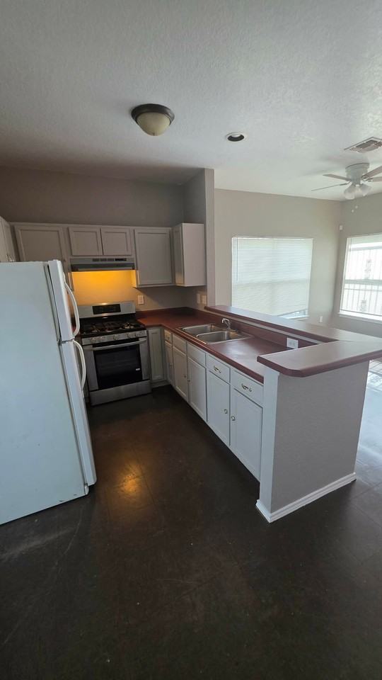 602 Chihuahua St - Photo 6 of 13