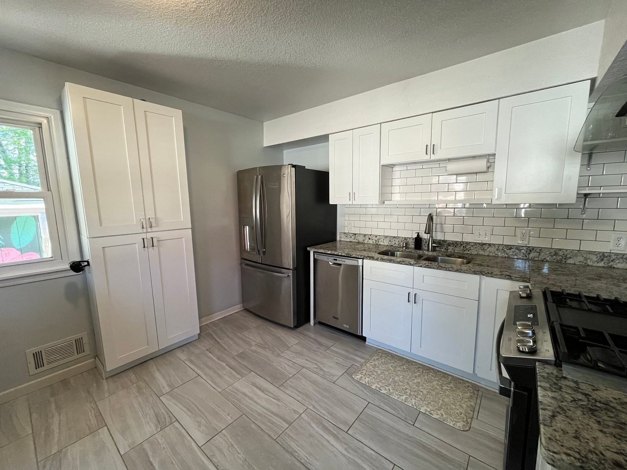 2063 Coral Ln - Photo 6 of 12