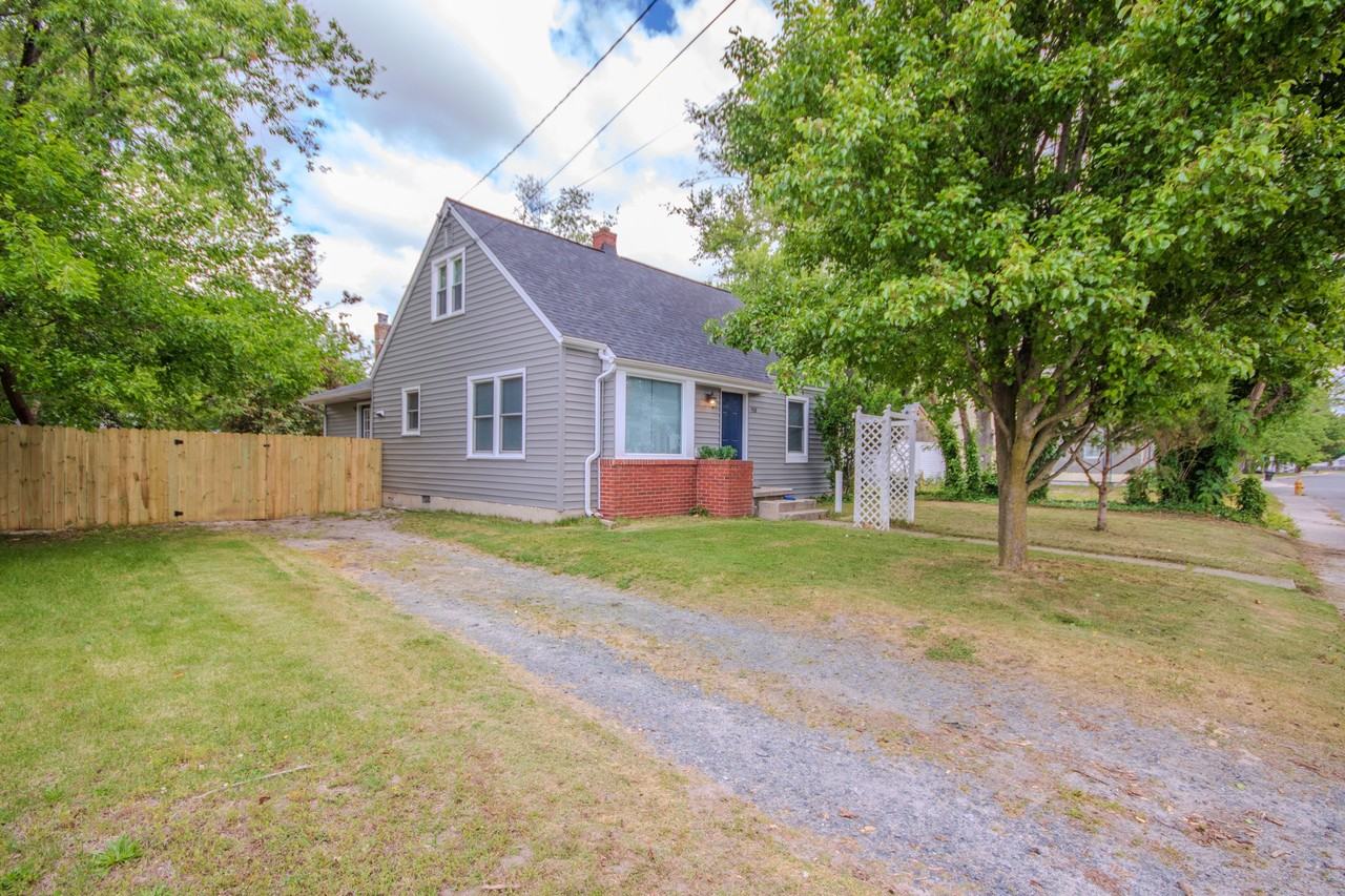 910 Roger St - Photo 2 of 19