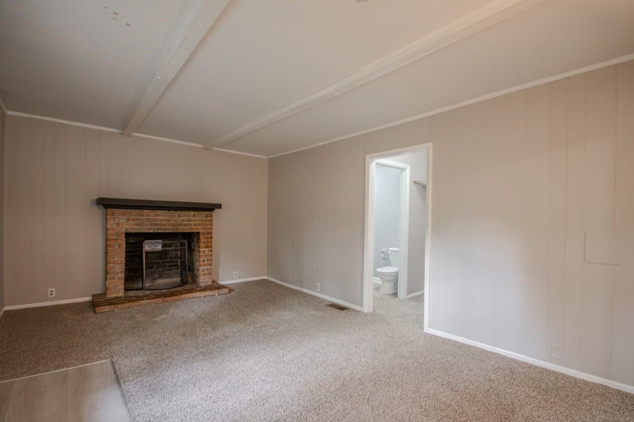 910 Roger St - Photo 4 of 19