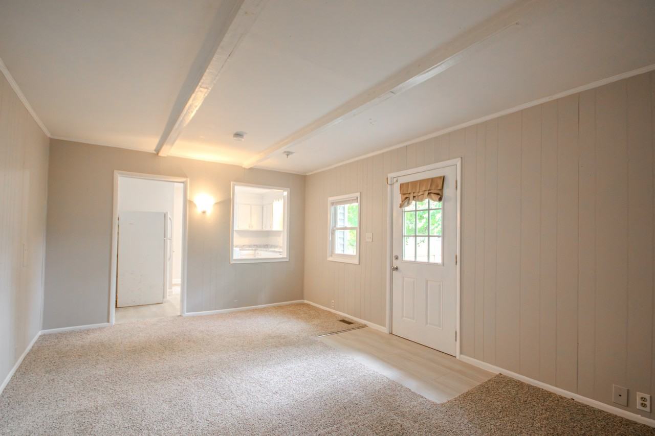 910 Roger St - Photo 5 of 19