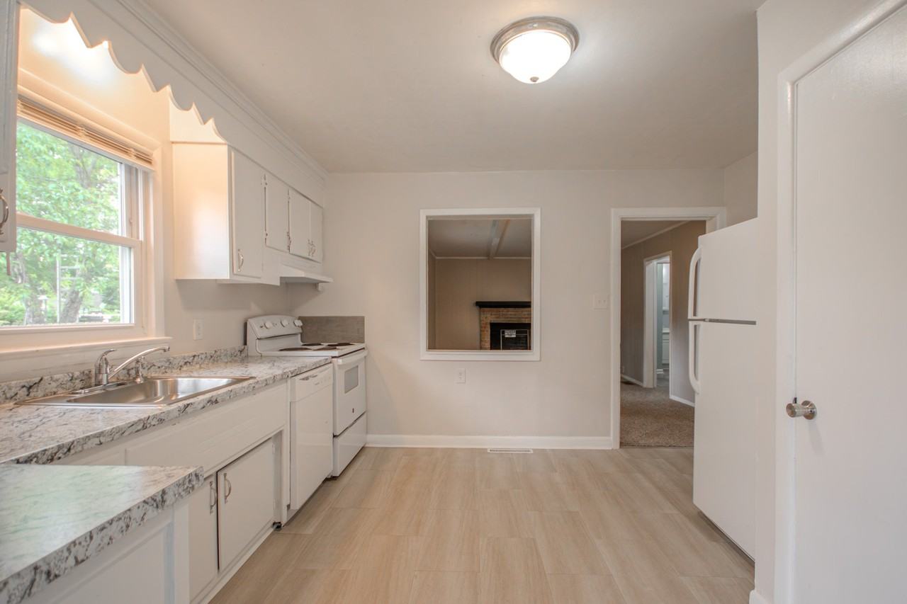 910 Roger St - Photo 6 of 19