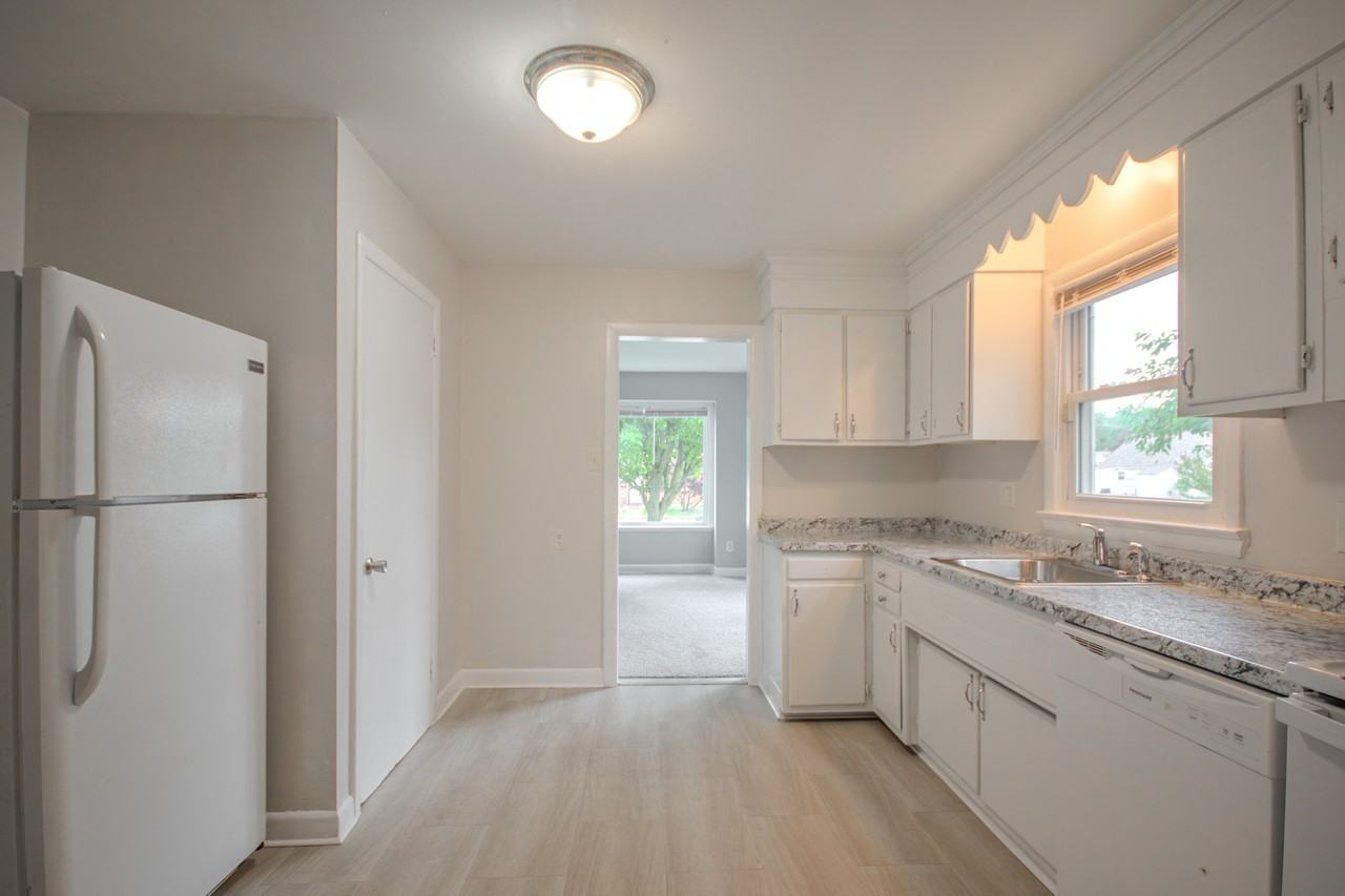 910 Roger St - Photo 7 of 19