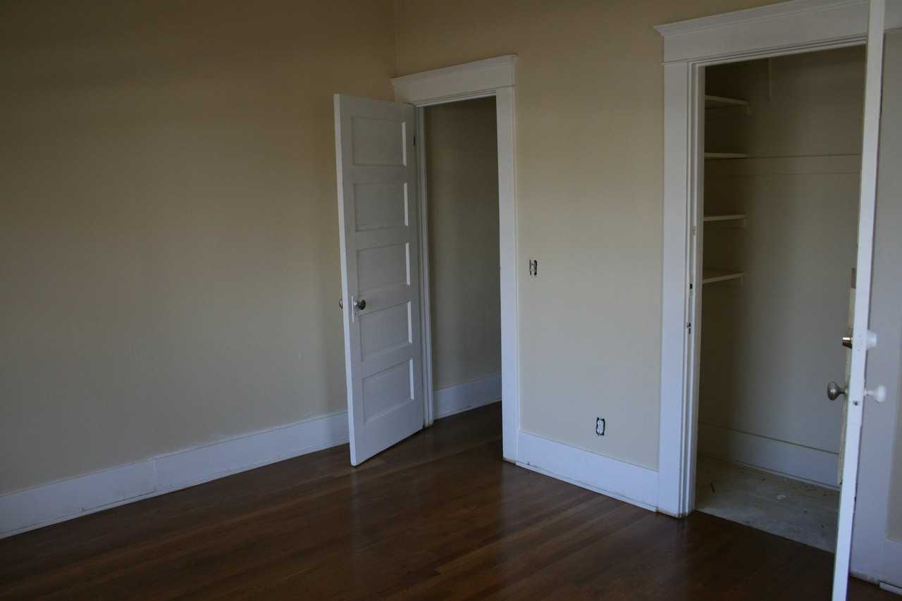 1424 W 37th Dr #1 - Photo 3 of 7