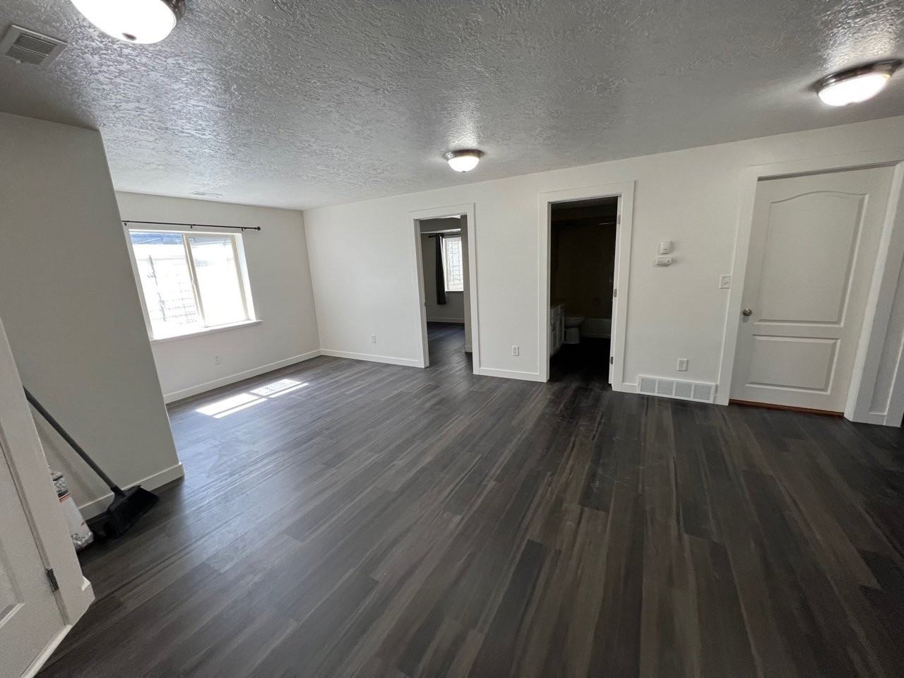 3507 E Bay Ct - Photo 3 of 8
