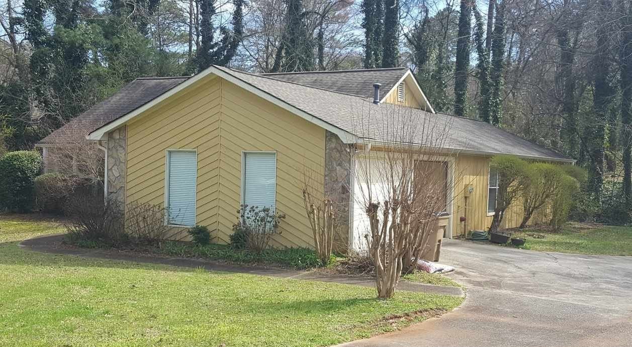2228 N Woods Ct - Photo 3 of 18