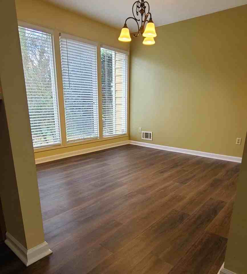 2228 N Woods Ct - Photo 5 of 18