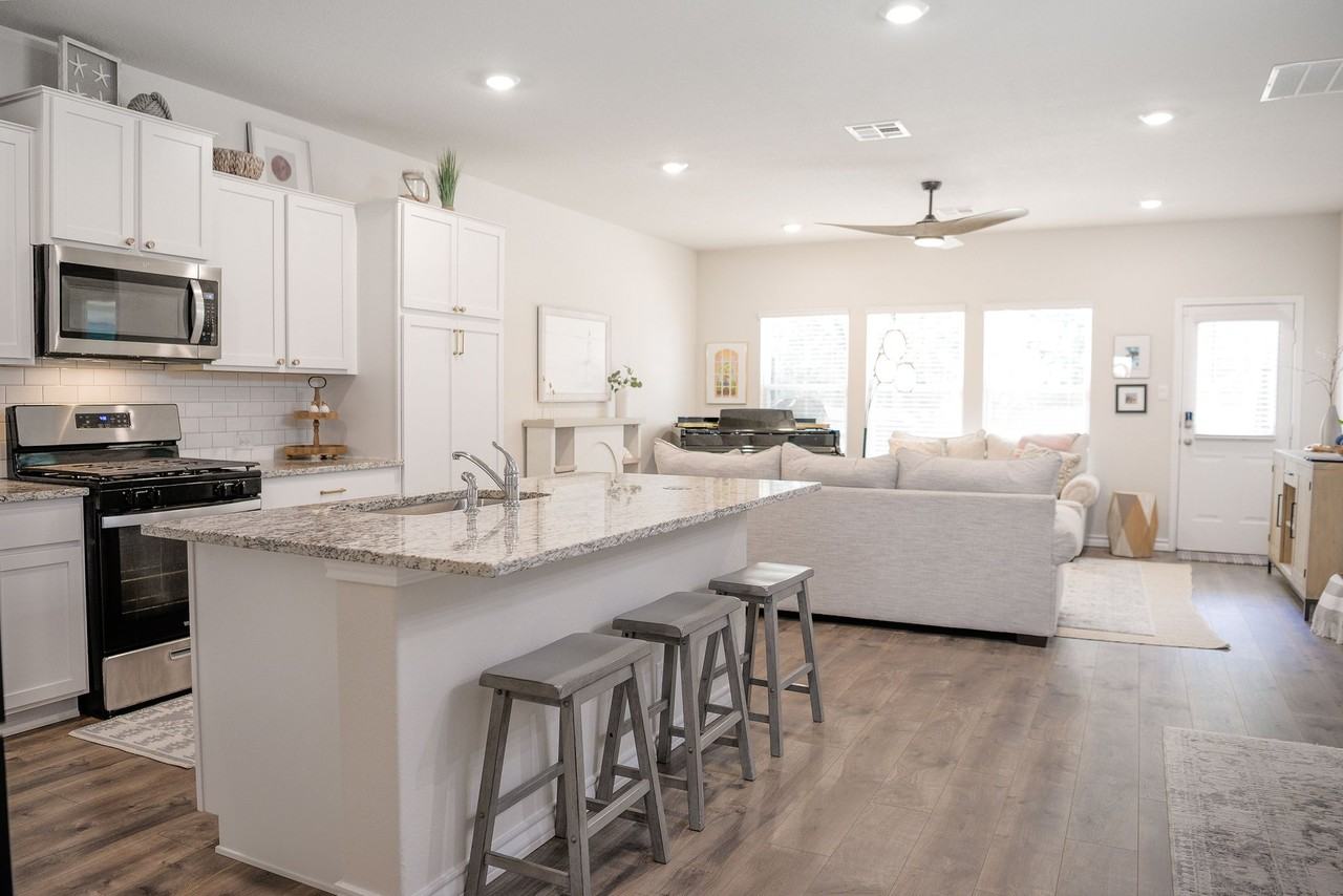 21261 Millstream Bnd - Photo 2 of 20