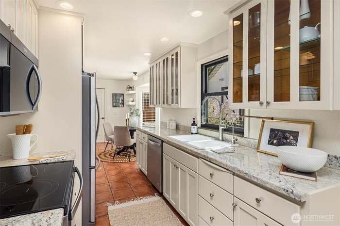 8423 Ne 131st Pl #D1 - Photo 4 of 9