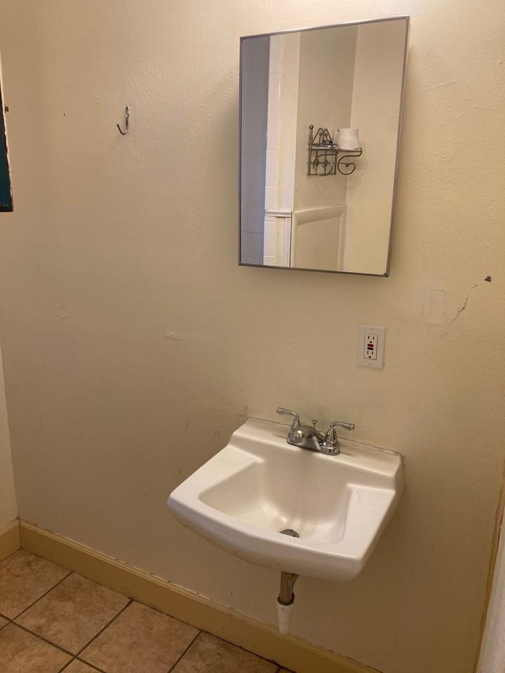 1301 Manitou Ave #3 - Photo 3 of 12