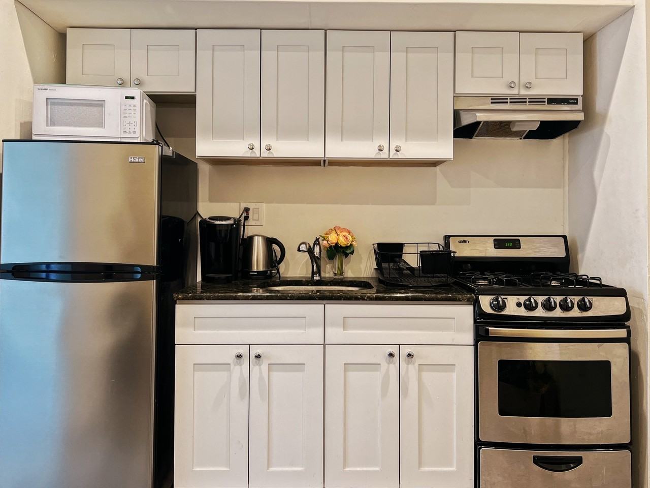 2402 Spruce St #1F - Photo 3 of 18