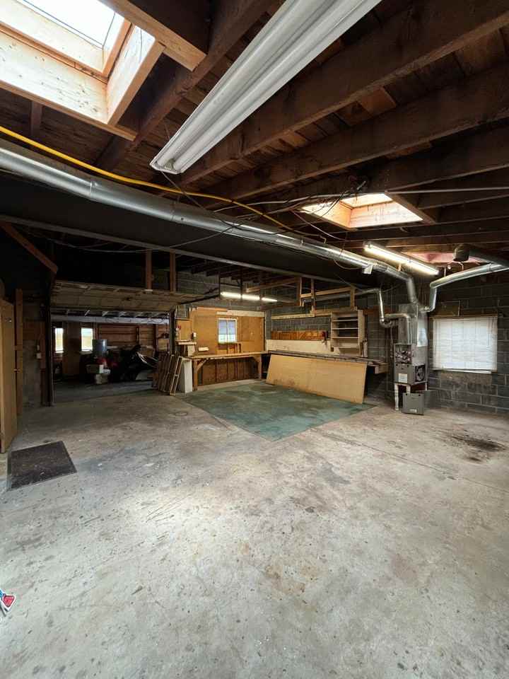86 E North St #4