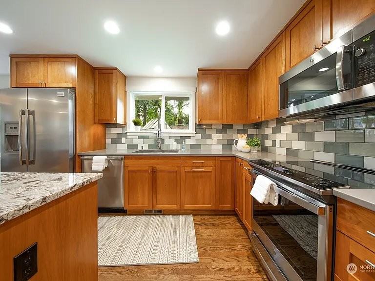 12561 Roosevelt Way Ne - Photo 5 of 12