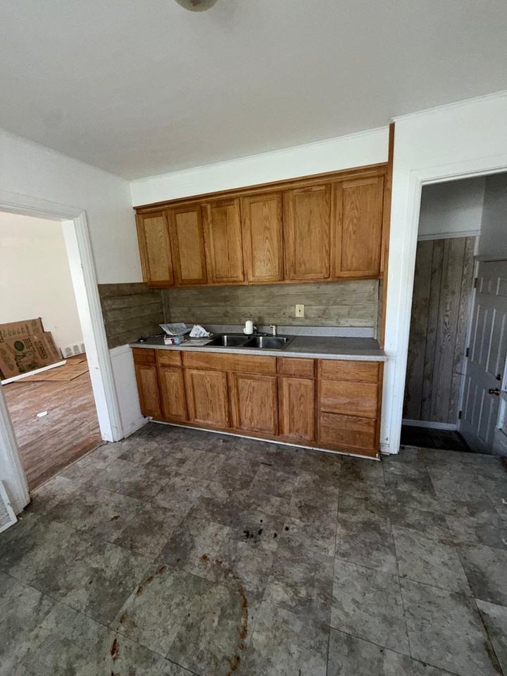 3506 Brownell Blvd - Photo 4 of 16