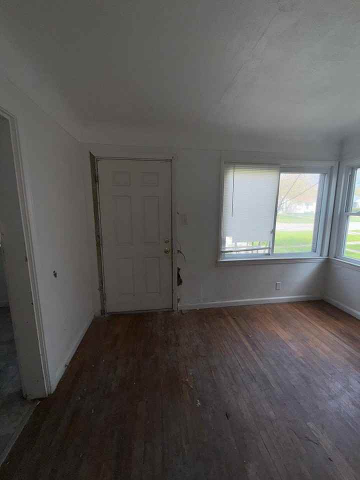3506 Brownell Blvd - Photo 5 of 16